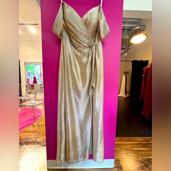 Hayley Paige | Gold Liquid Metallic Size 14 - Picture 6 of 7